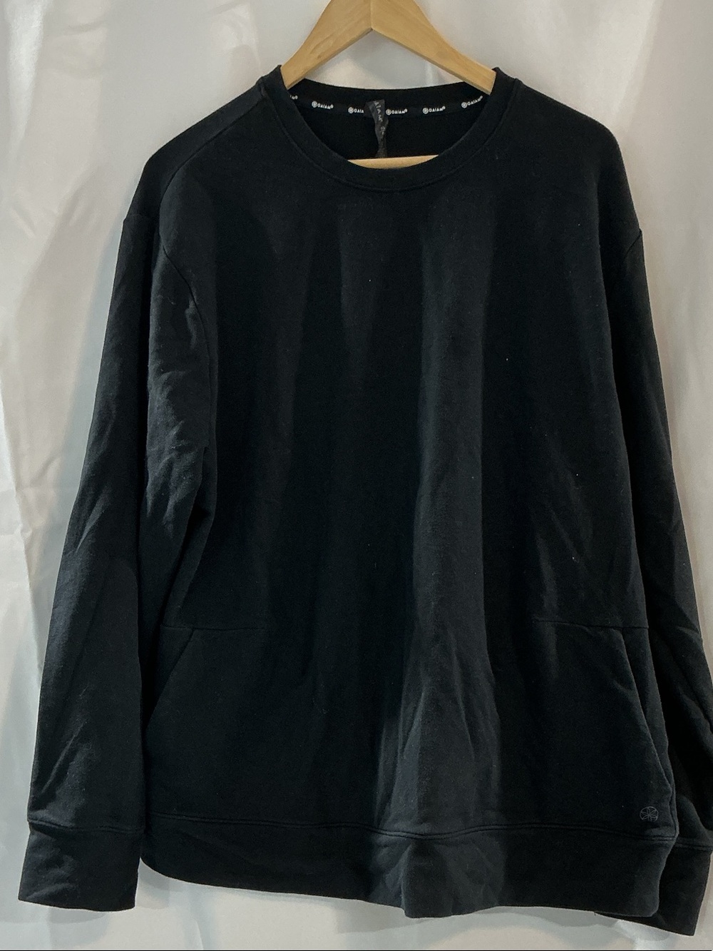 GAIAM Black Women's Pullover Crew Sweatshirt